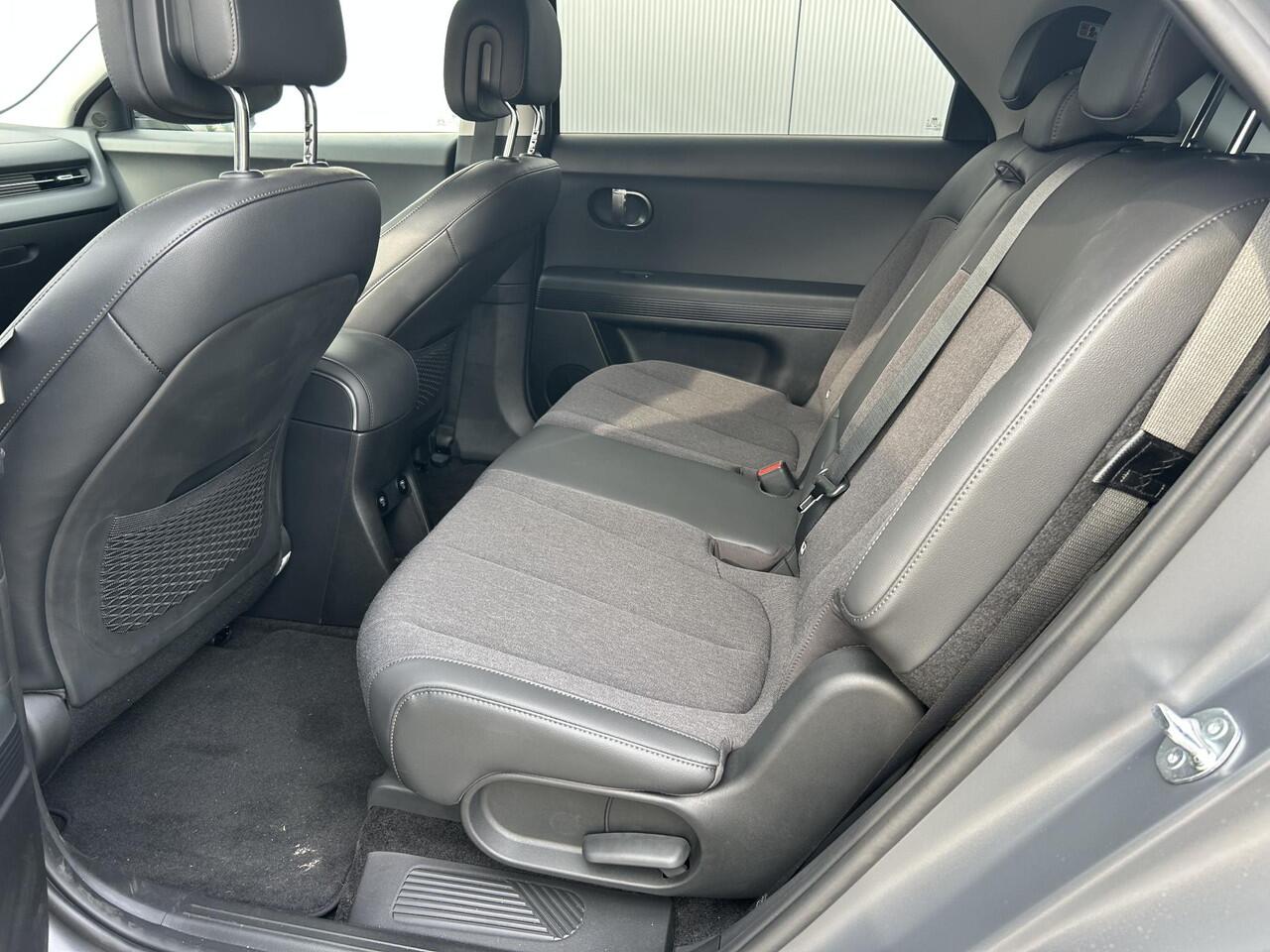 Hyundai IONIQ 5 Connect 84 kWh / Cruise Control Adaptief / Climate Control / Stoel en Stuurwiel verwarming voorzijde / Navigatie /