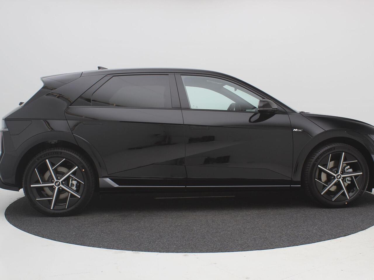 Hyundai IONIQ 5 N Line Edition 84 kWh / 3 Fase / Trekhaak / 1600KG Trekgewicht / N-Line Exterieur & Interieur / 20" LMV / Full LED verlichting / Automatische Achterklep / Warmtepomp /