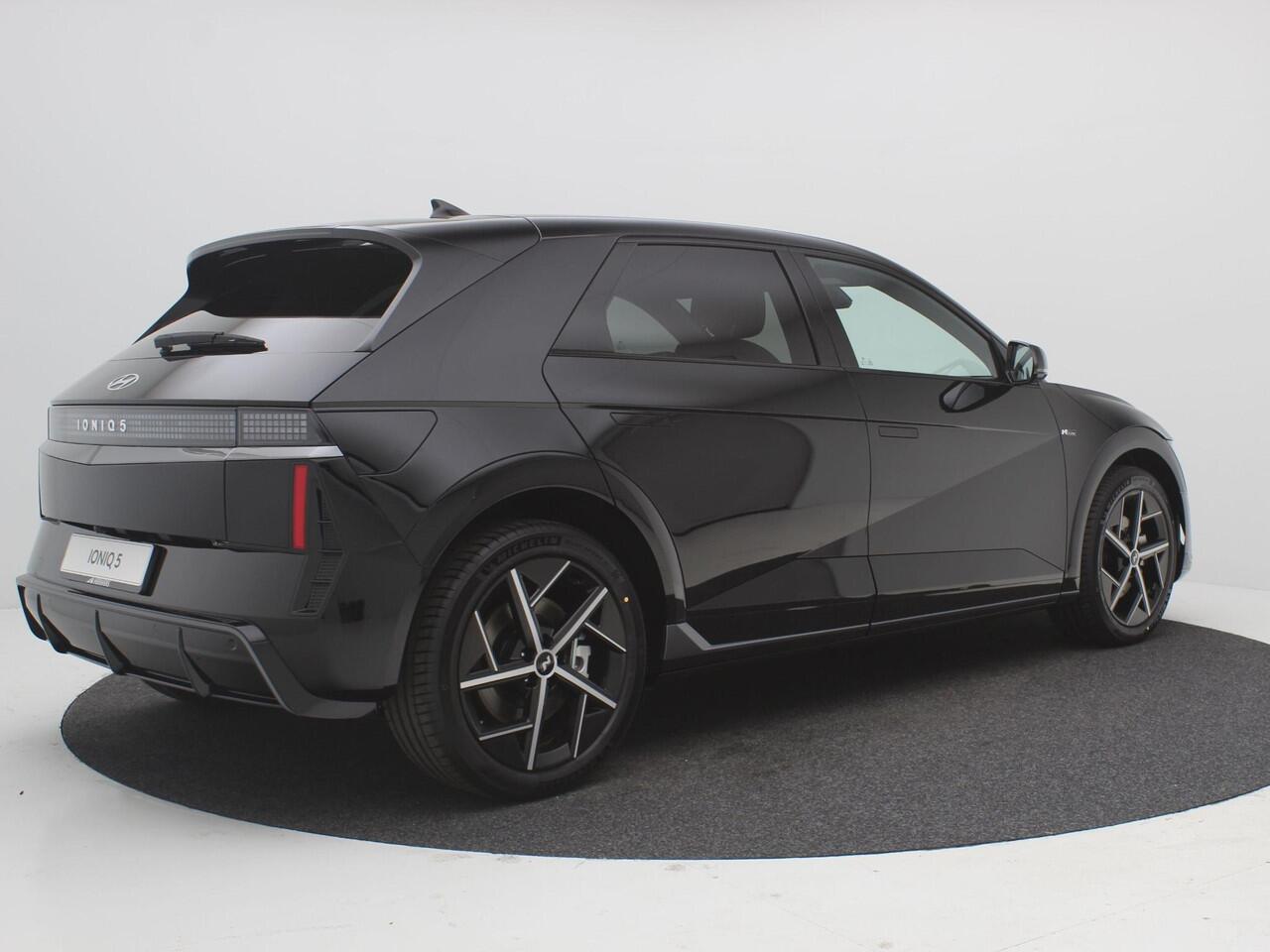 Hyundai IONIQ 5 N Line Edition 84 kWh / 3 Fase / Trekhaak / 1600KG Trekgewicht / N-Line Exterieur & Interieur / 20" LMV / Full LED verlichting / Automatische Achterklep / Warmtepomp /