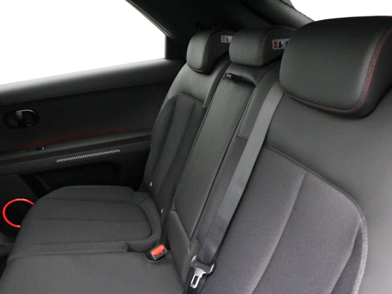 Hyundai IONIQ 5 N Line Edition 84 kWh / 3 Fase / Trekhaak / 1600KG Trekgewicht / N-Line Exterieur & Interieur / 20" LMV / Full LED verlichting / Automatische Achterklep / Warmtepomp /