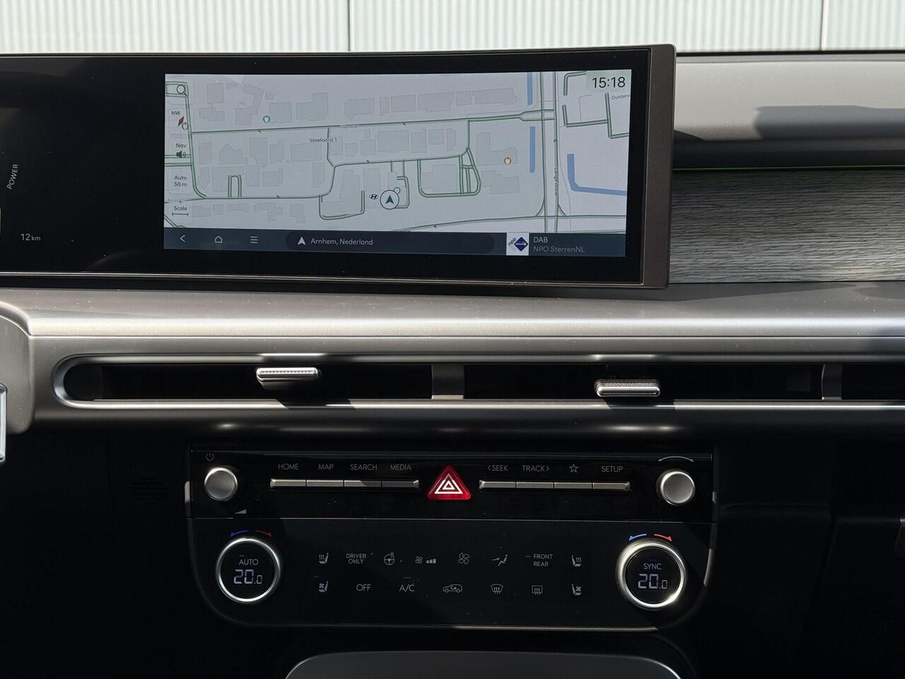 Hyundai IONIQ 9 Connect+ AWD 7p. 110.3 kWh / Incl 3000,- Inruilvoordeel / Nu in de Showroom! / Stoelmassage / Stoel- & Stuurverwarming / Stoelverkoeling Voor + Achter / Schuif- & Kanteldak / 360 Camera /