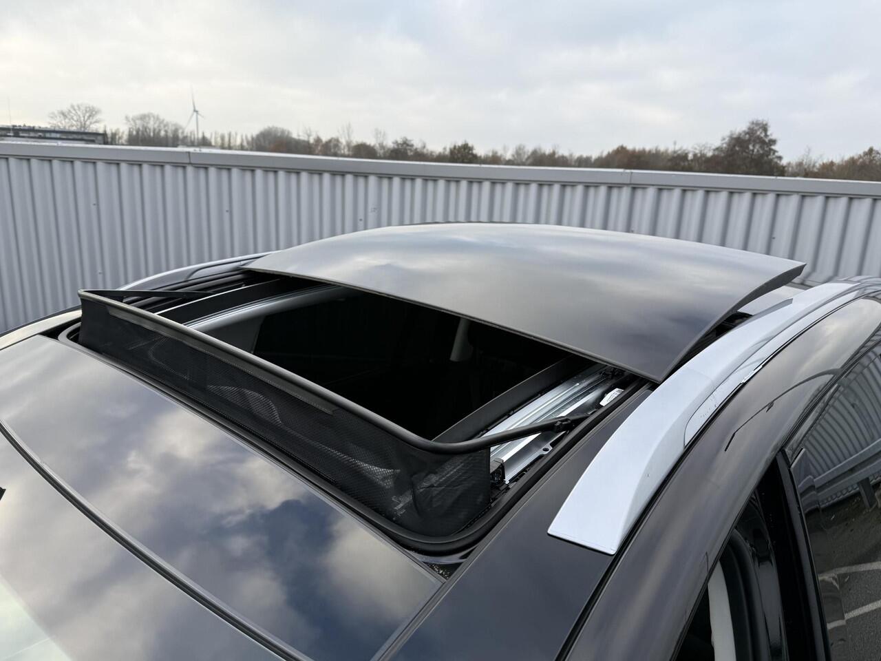 Hyundai IONIQ 9 Lounge AWD 7p. 110.3 kWh / Demo voordeel ¤8570,- Direct beschikbaar / Stoelmassage / Stoel- & Stuurverwarming / Stoelverkoeling Voor + Achter / glazen Schuif- & Kanteldak / 360 Camera /