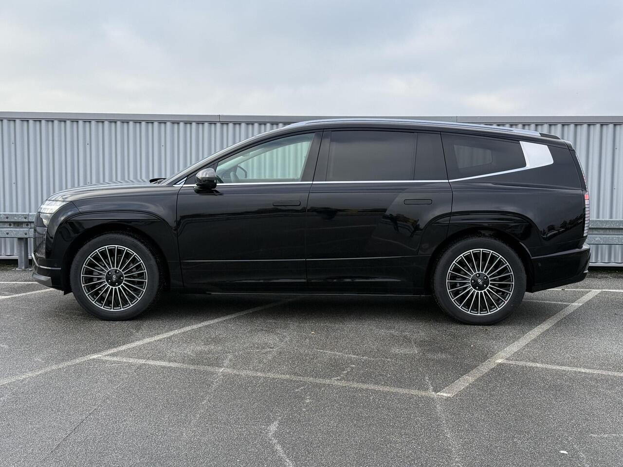 Hyundai IONIQ 9 Lounge AWD 7p. 110.3 kWh / Demo voordeel ¤8570,- Direct beschikbaar / Stoelmassage / Stoel- & Stuurverwarming / Stoelverkoeling Voor + Achter / glazen Schuif- & Kanteldak / 360 Camera /