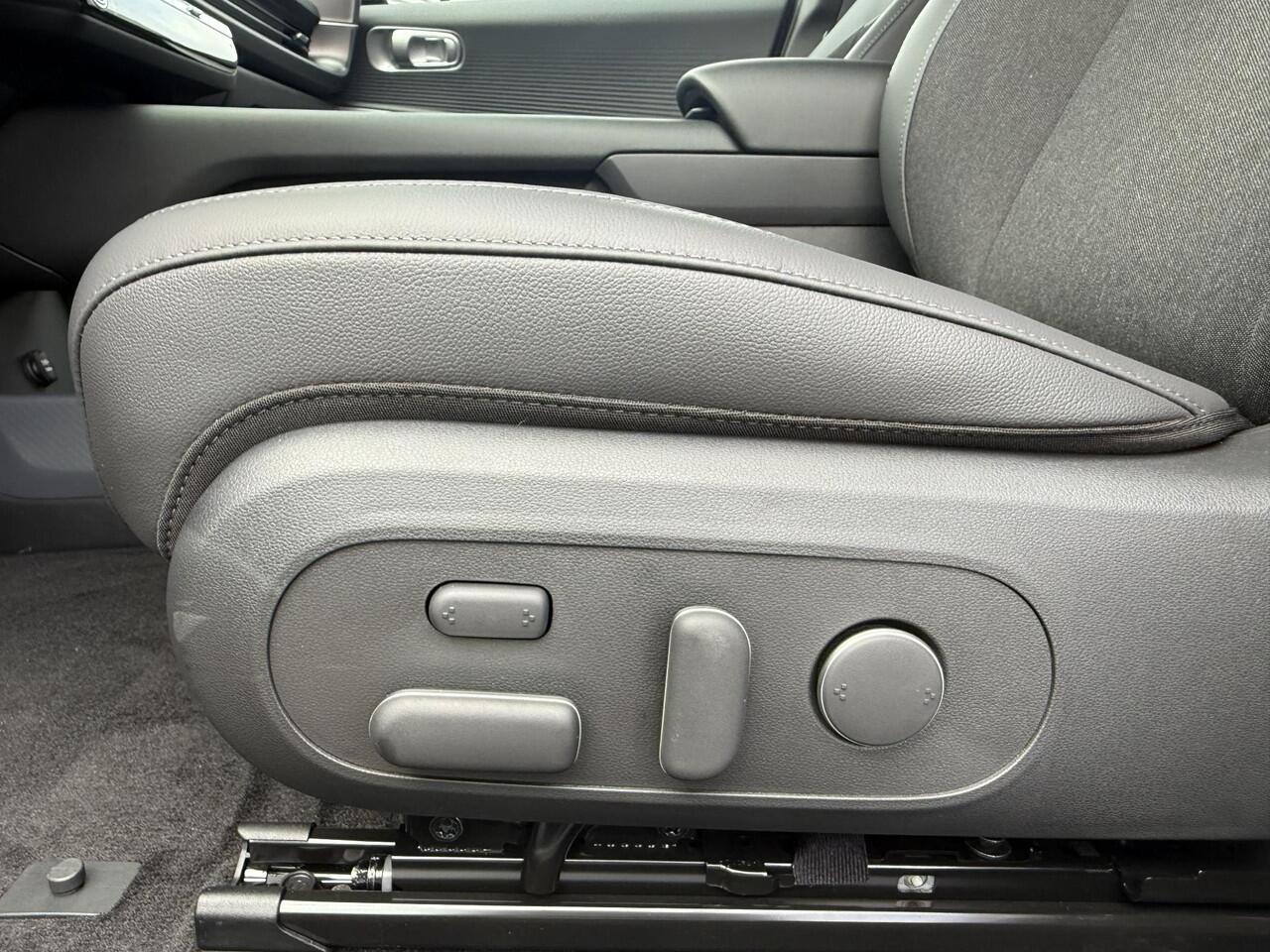 Hyundai IONIQ 6 Business 77.4 kWh Apple Carplay / Android Auto | Stoel & Stuur Verwarming | Camera | LED-Verlichting | Lichtmetaal | Elektrische Kofferklep |