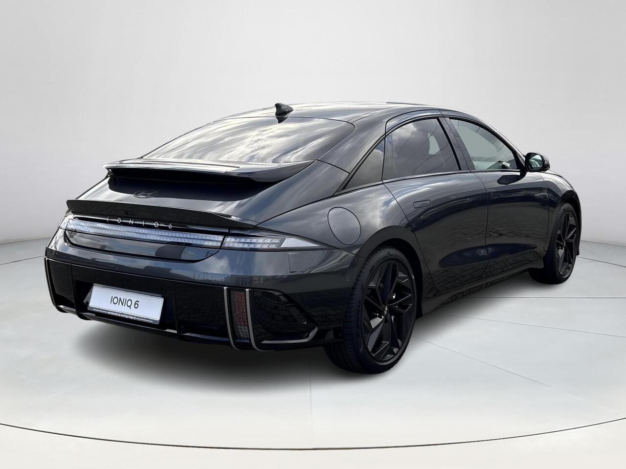 Hyundai IONIQ 6 Business 77.4 kWh Apple Carplay / Android Auto | Stoel & Stuur Verwarming | Camera | LED-Verlichting | Lichtmetaal | Elektrische Kofferklep |