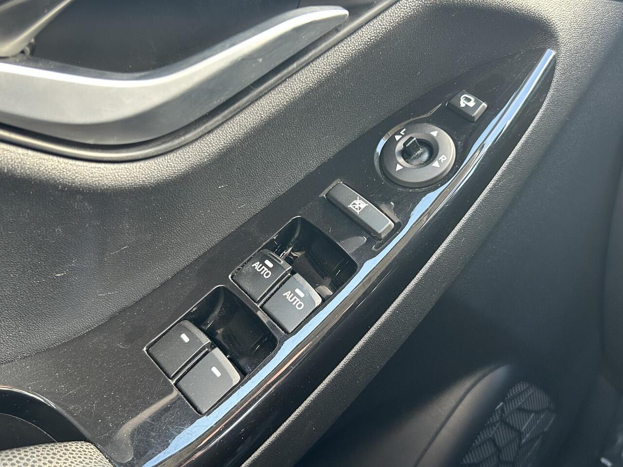 Hyundai IX20 1.6i Go! Automaat / Dealer Onderhouden / All Season Banden / Airco Automatisch / Navigatie / Cruise Control / Stoel- Stuur verwarming /