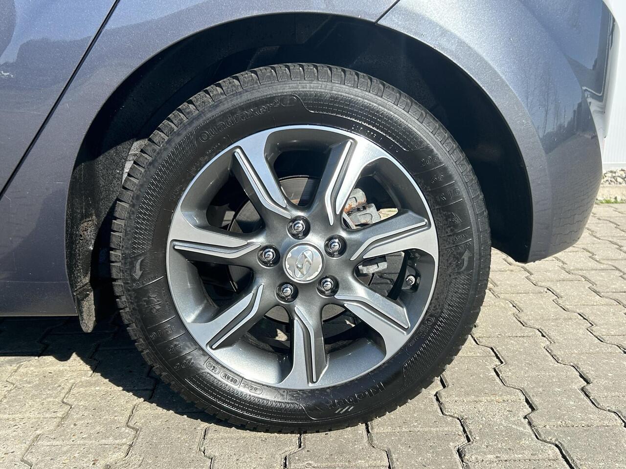 Hyundai IX20 1.6i Go! Automaat / Dealer Onderhouden / All Season Banden / Airco Automatisch / Navigatie / Cruise Control / Stoel- Stuur verwarming /