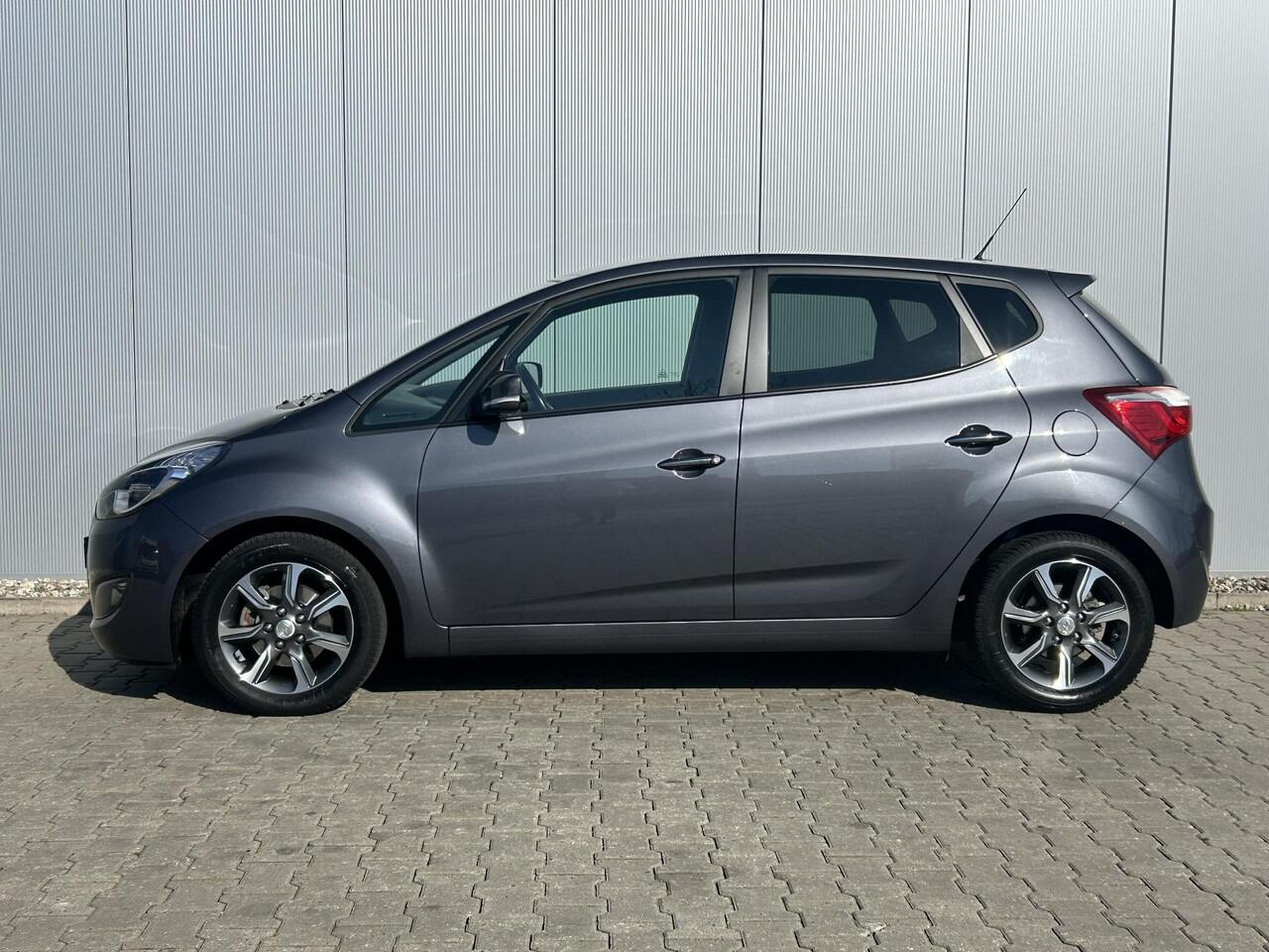 Hyundai IX20 1.6i Go! Automaat / Dealer Onderhouden / All Season Banden / Airco Automatisch / Navigatie / Cruise Control / Stoel- Stuur verwarming /