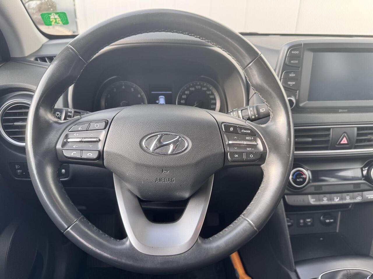 Hyundai Kona 1.0T Comfort / Achteruitrijcamera / Airco / Cruise controle / Apple Carplay/Android Auto / Winterbanden op lichtmetalen 16'' velg /