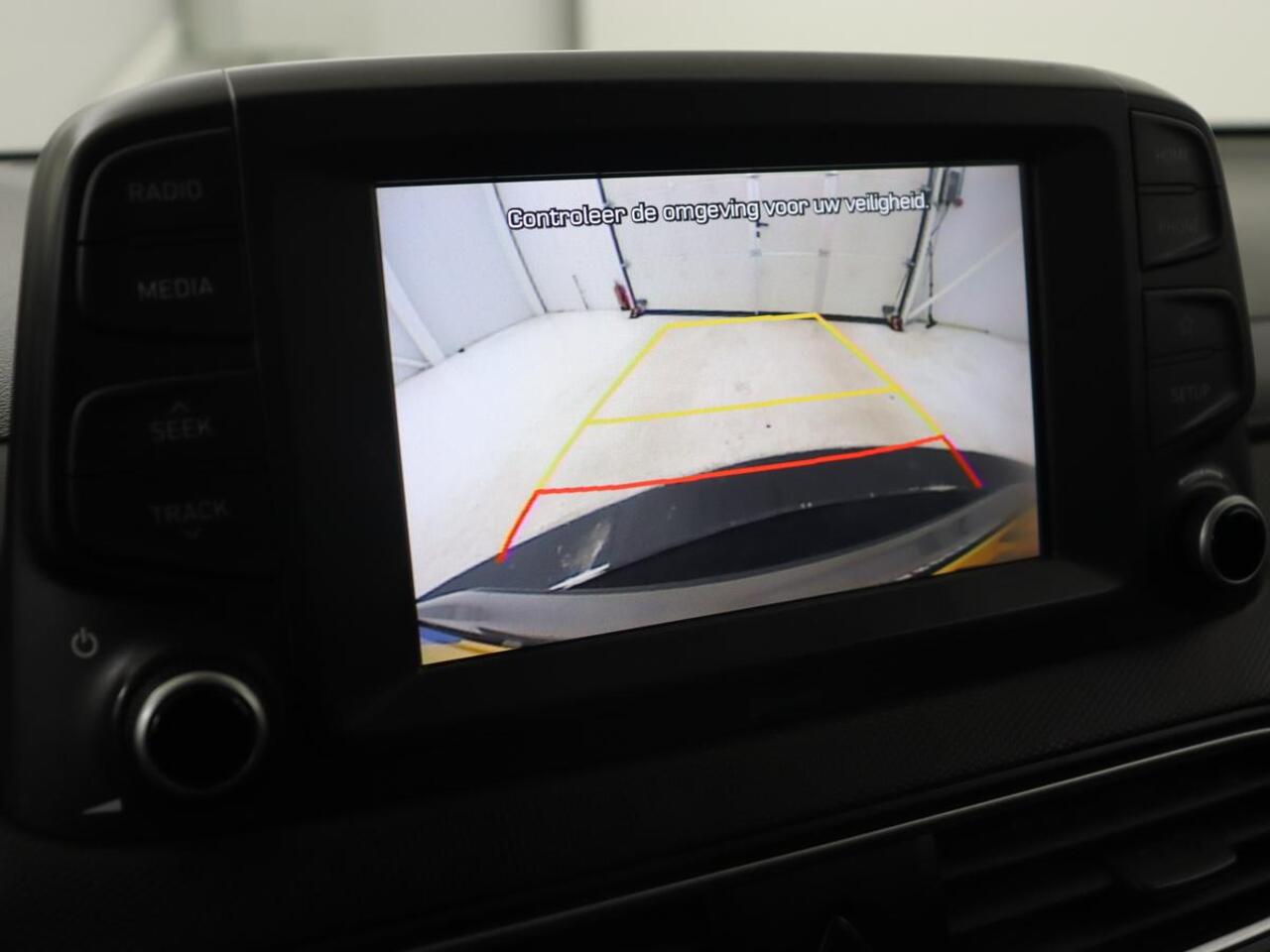 Hyundai Kona 1.0T Comfort | Camera | Carplay | Navigatie | Cruise control | Climate control | Parkeerhulp | DAB | 16'' lichtmetalen velgen