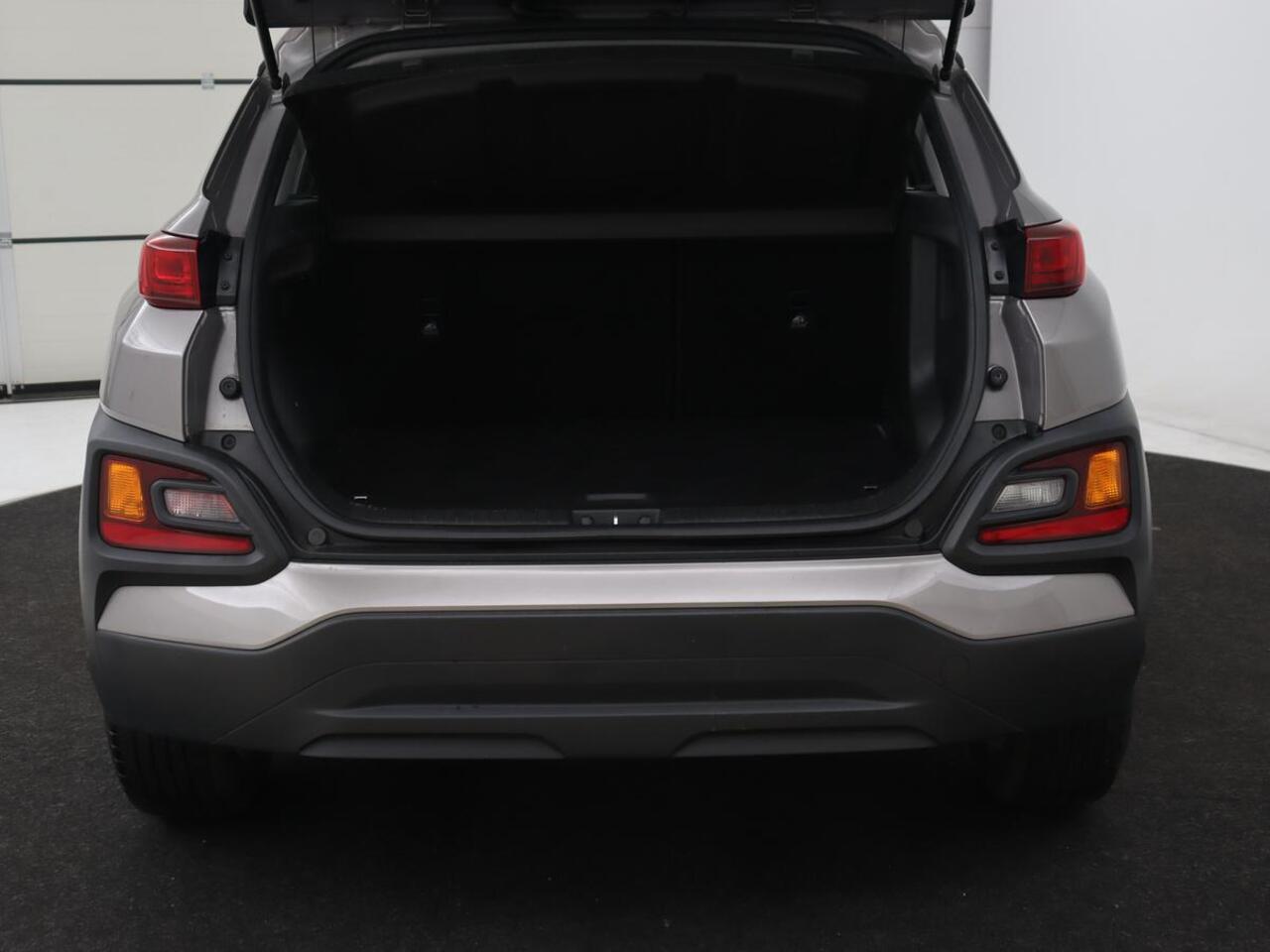 Hyundai Kona 1.0T Comfort | Camera | Carplay | Navigatie | Cruise control | Climate control | Parkeerhulp | DAB | 16'' lichtmetalen velgen