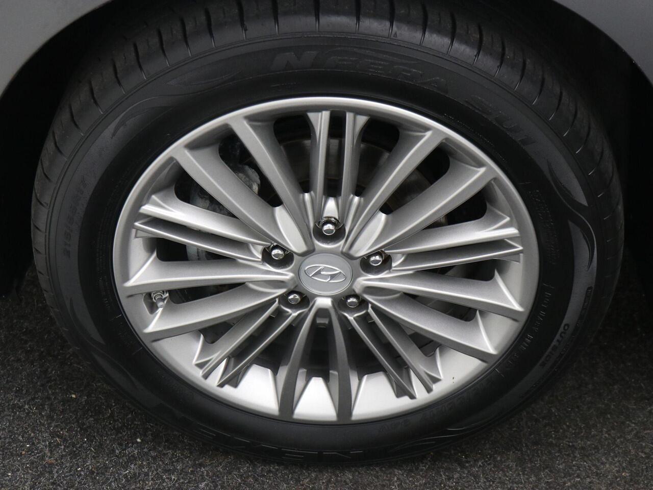 Hyundai Kona 1.0T Fashion / 1ste Eigenaar / Apple CarPlay & Android Auto Navigatie / Cruise Control / 17" LMV / Achteruitrijcamera / Airco Climat Control / Dealer onderhouden /