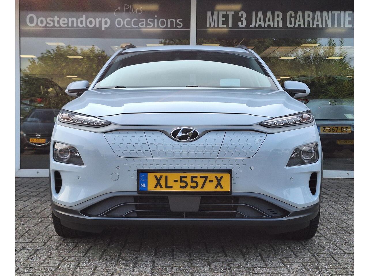 Hyundai Kona EV Premium 64 kWh | Automaat | Navigatie | Cruise Control Adaptief | Climate Control | Parkeersensoren | Parkeercamera | 12Mnd. Garantie | Rijklaar! |