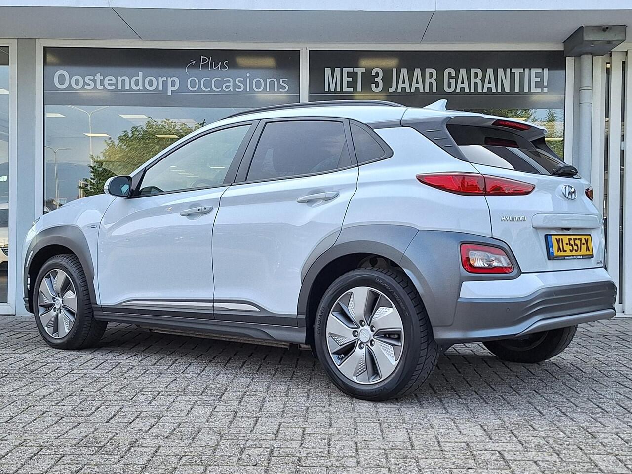 Hyundai Kona EV Premium 64 kWh | Automaat | Navigatie | Cruise Control Adaptief | Climate Control | Parkeersensoren | Parkeercamera | 12Mnd. Garantie | Rijklaar! |