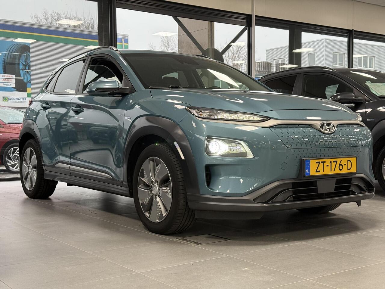 Hyundai Kona EV Premium 64 kWh / 1e eig / Dealeronderhouden / Leer / Led koplampen / Stoel en stuur verwarming / Stoelverkoeling / NL auto /