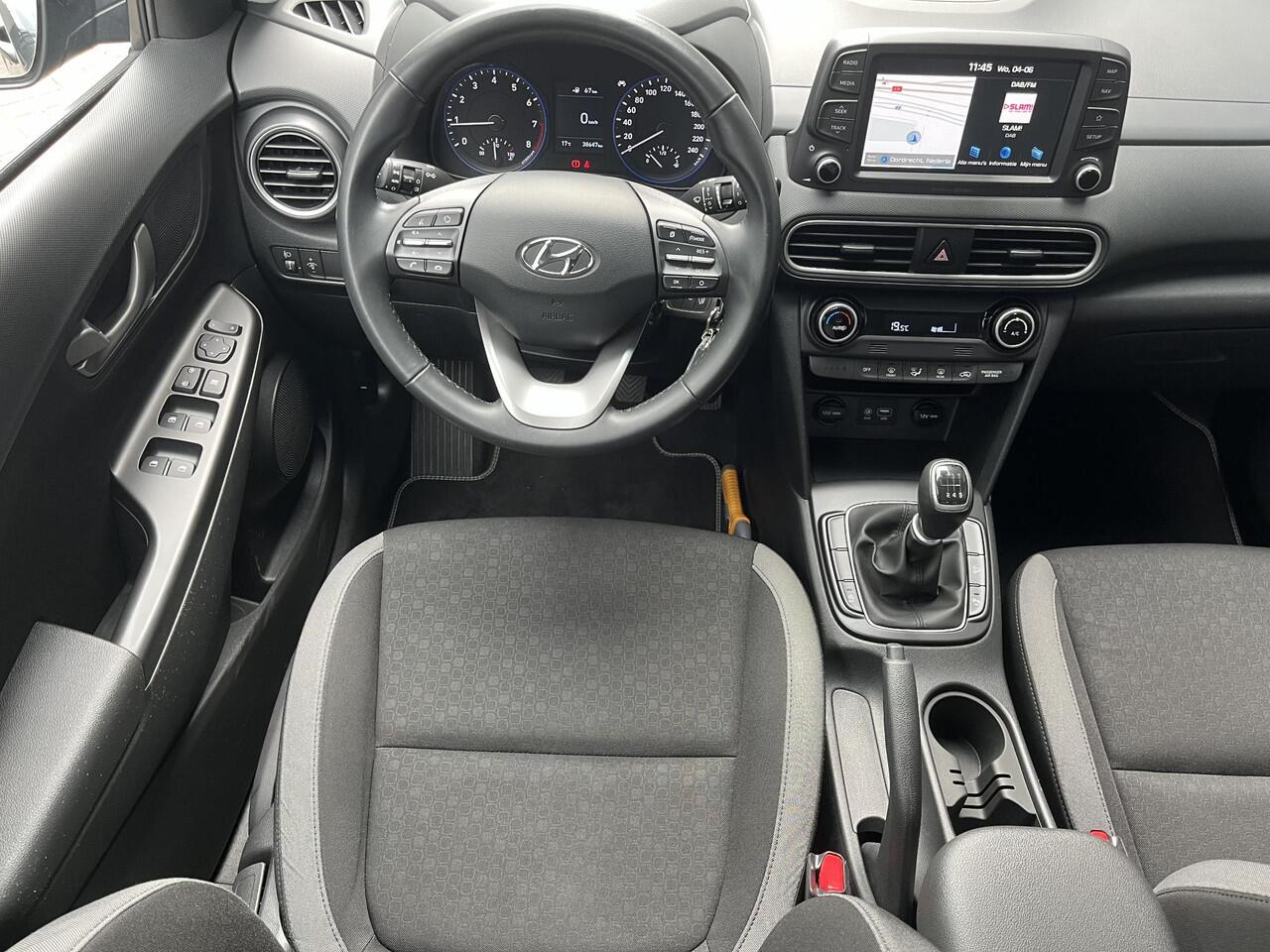 Hyundai Kona 1.0T 120PK Essence | Geïntegreerde navigatiesysteem | Lage kmstand | Lichtmetalen velgen | Climate control | Apple Carplay & Android Auto |