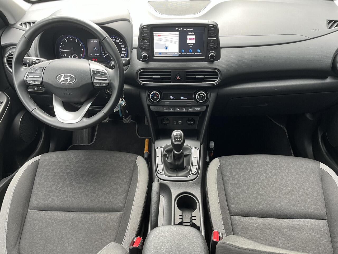 Hyundai Kona 1.0T 120PK Essence | Geïntegreerde navigatiesysteem | Lage kmstand | Lichtmetalen velgen | Climate control | Apple Carplay & Android Auto |