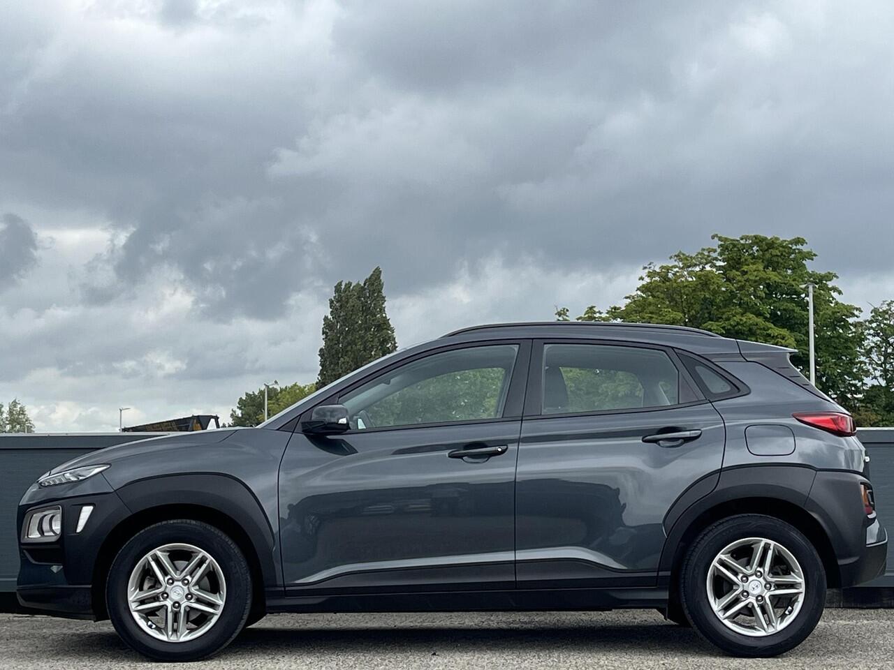 Hyundai Kona 1.0T 120PK Essence | Geïntegreerde navigatiesysteem | Lage kmstand | Lichtmetalen velgen | Climate control | Apple Carplay & Android Auto |