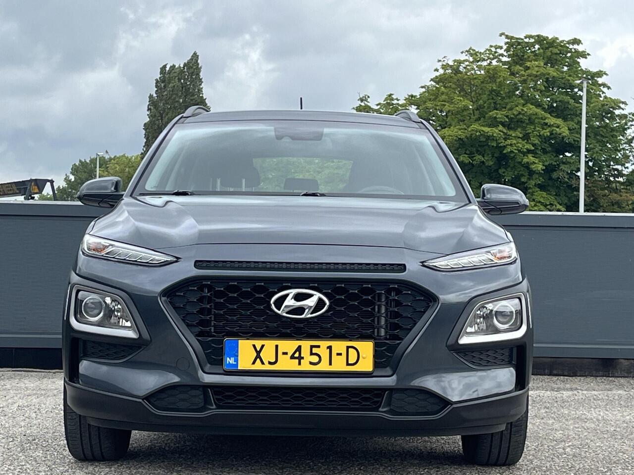Hyundai Kona 1.0T 120PK Essence | Geïntegreerde navigatiesysteem | Lage kmstand | Lichtmetalen velgen | Climate control | Apple Carplay & Android Auto |