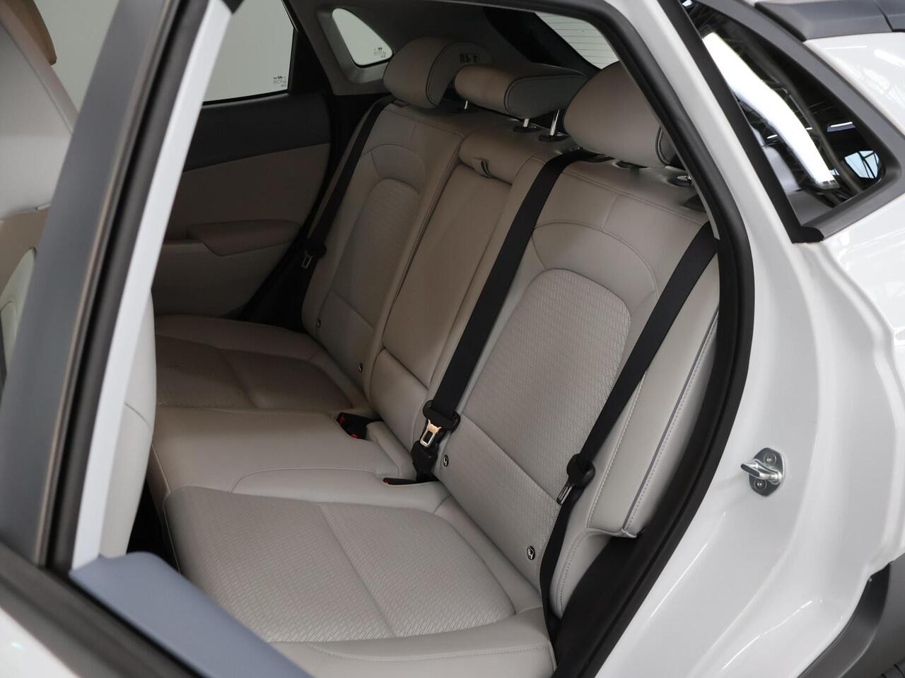 Hyundai Kona EV Fashion 64 kWh | SOH 95% | Warmtepomp | Parkeercamera | Krell Audio | Cruise Control Adaptief | Parkeercamera |