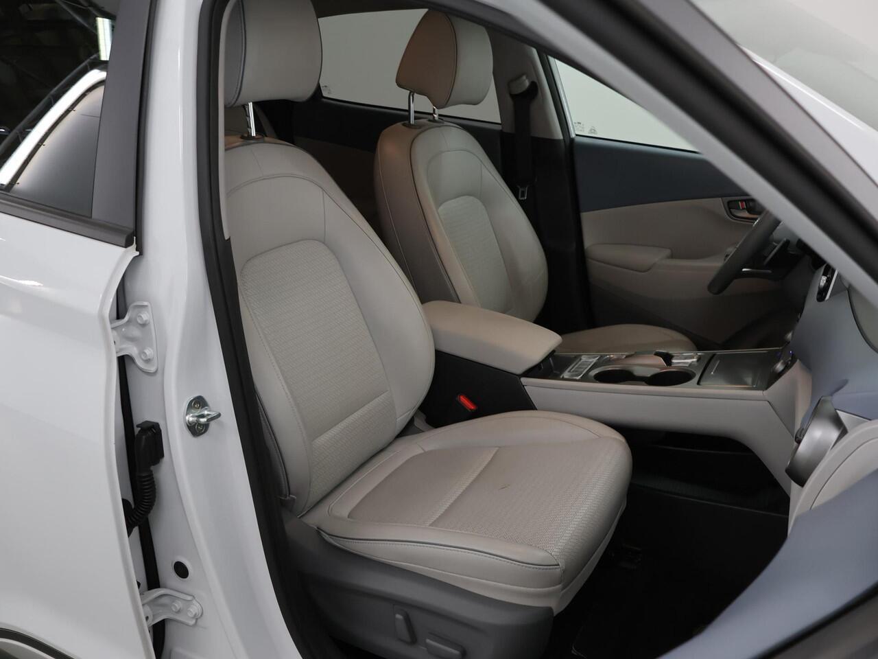 Hyundai Kona EV Fashion 64 kWh | SOH 95% | Warmtepomp | Parkeercamera | Krell Audio | Cruise Control Adaptief | Parkeercamera |