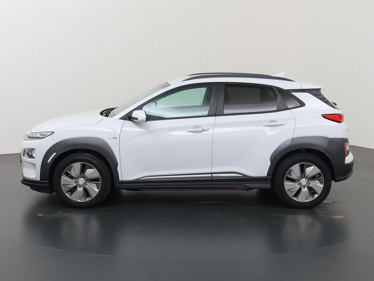 Hyundai Kona EV Fashion 64 kWh | SOH 95% | Warmtepomp | Parkeercamera | Krell Audio | Cruise Control Adaptief | Parkeercamera |