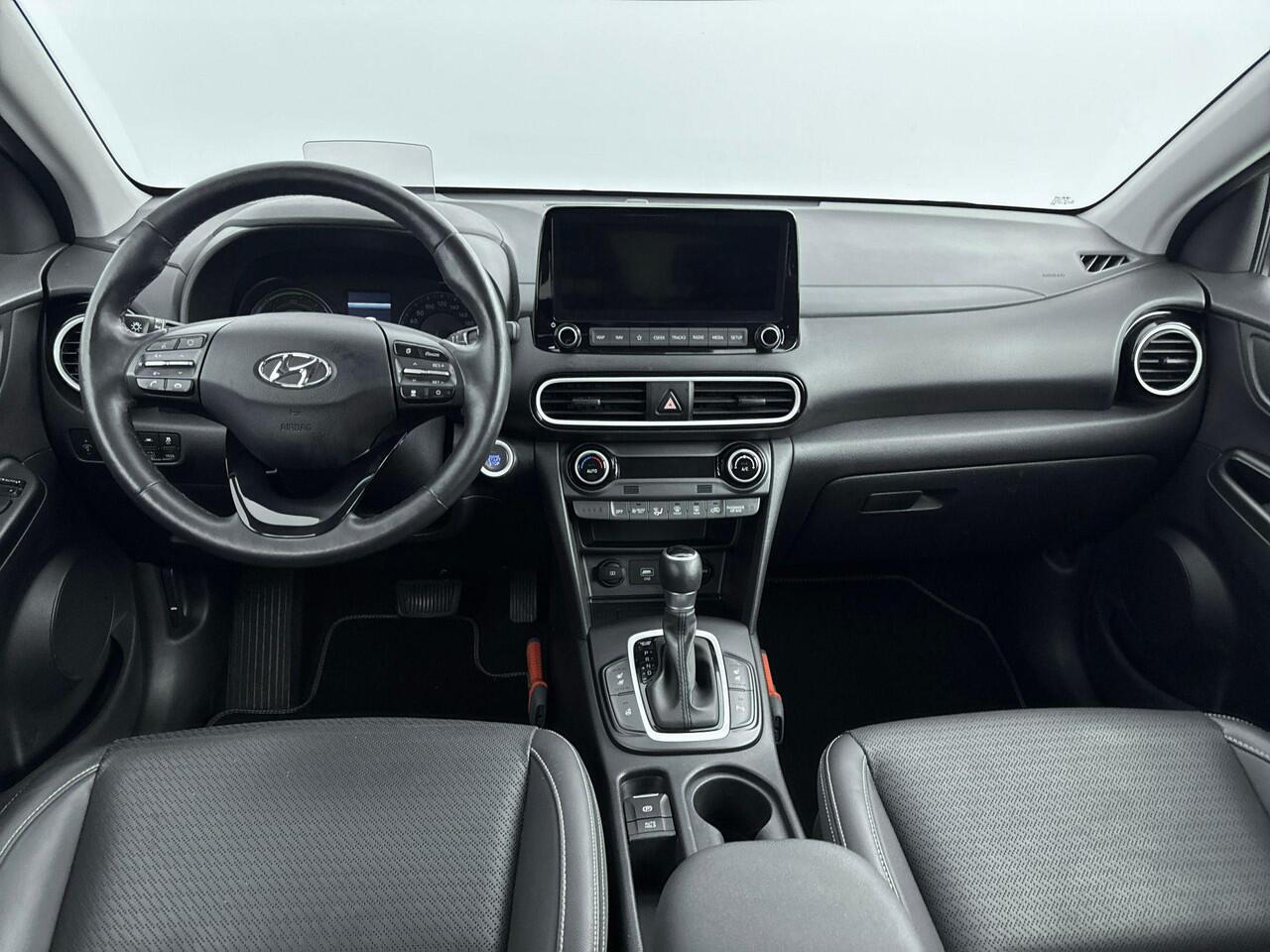 Hyundai Kona 1.6 GDI HEV Premium | Achteruitrij Camera | Adaptive Cruise | Lederen Bekleding | Navigatie | Lane Assist | Elektrische Stoelen |