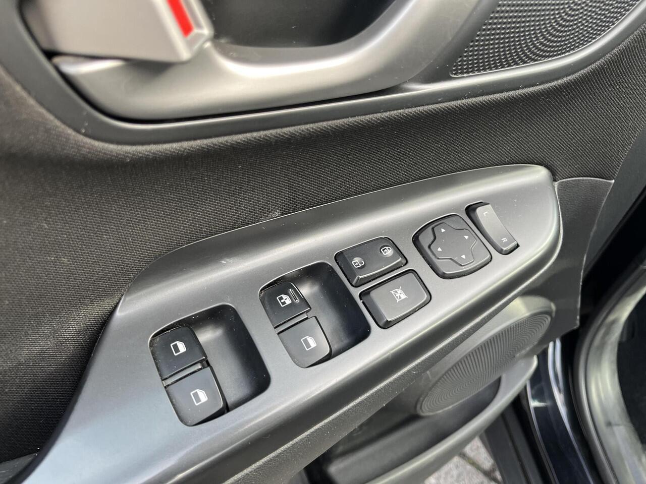 Hyundai Kona 1.0T Essence | Rijklaar prijs dus geen extra afleverkosten | Navigatie | Climate Control | Cruise Control |