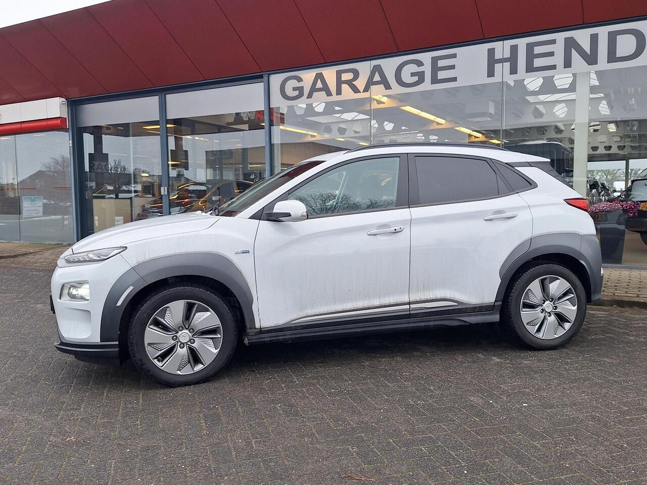 Hyundai Kona EV Fashion 64 kWh | SOH: 89,5% | LED | Adaptive CC | Blindspot | Stoelverwarming | Camera |