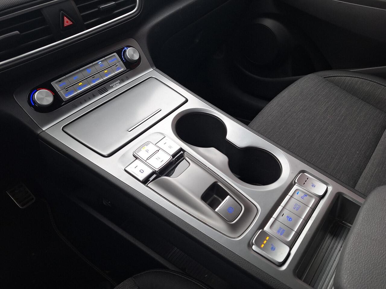 Hyundai Kona EV Fashion 64 kWh | SOH: 89,5% | LED | Adaptive CC | Blindspot | Stoelverwarming | Camera |