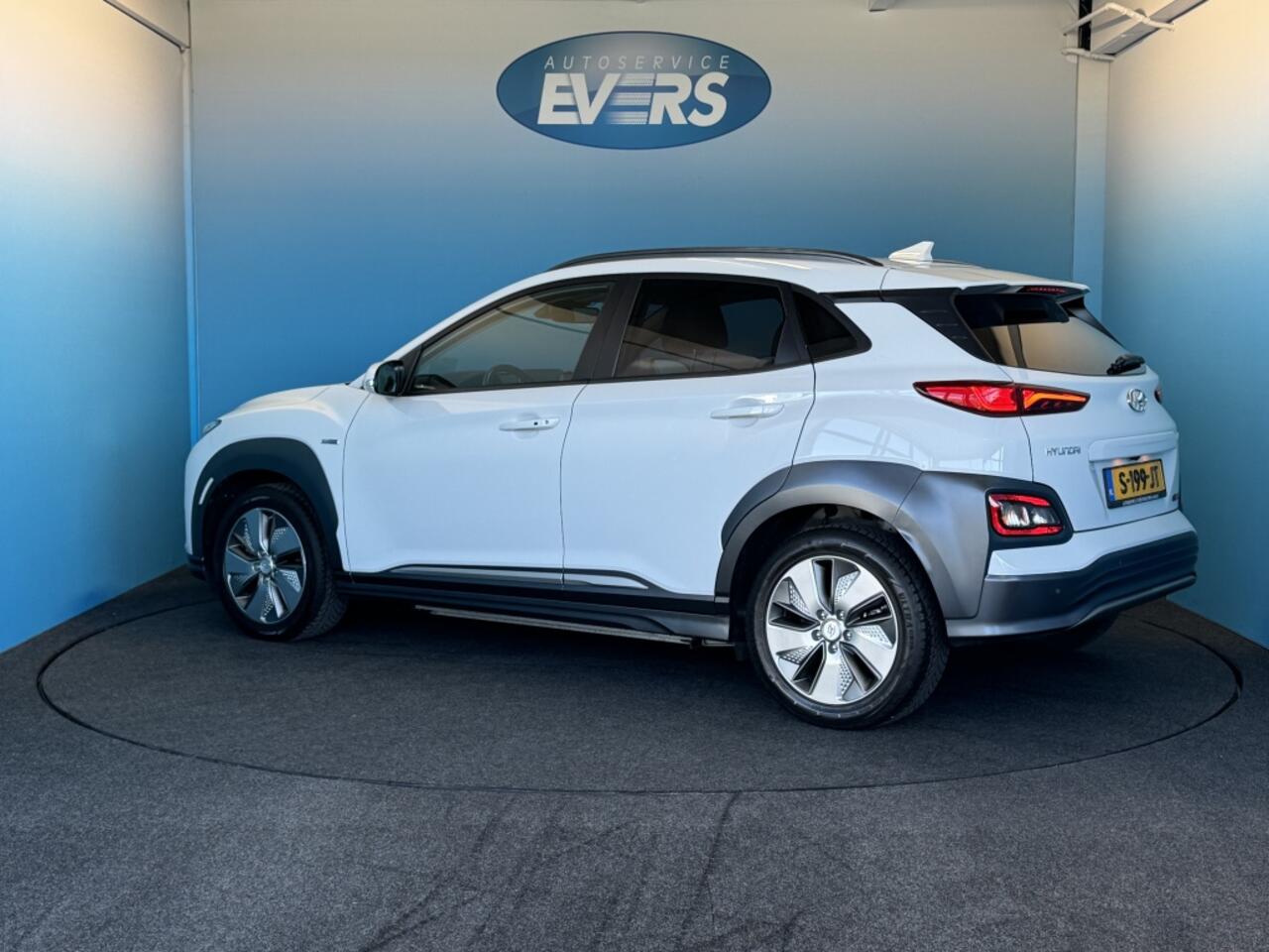 Hyundai Kona EV Premium 64 kWh