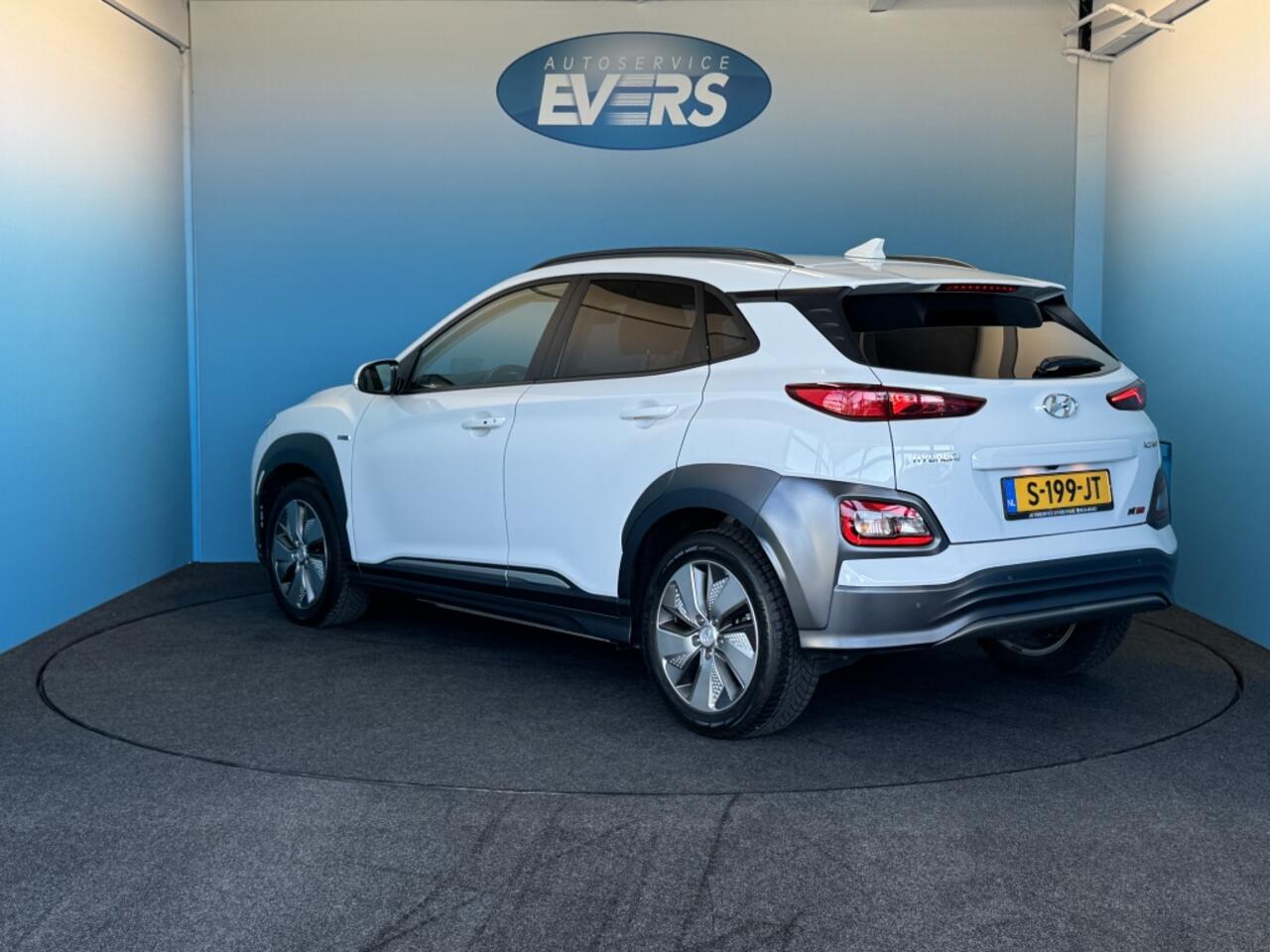 Hyundai Kona EV Premium 64 kWh
