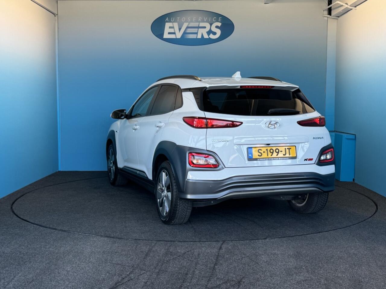 Hyundai Kona EV Premium 64 kWh