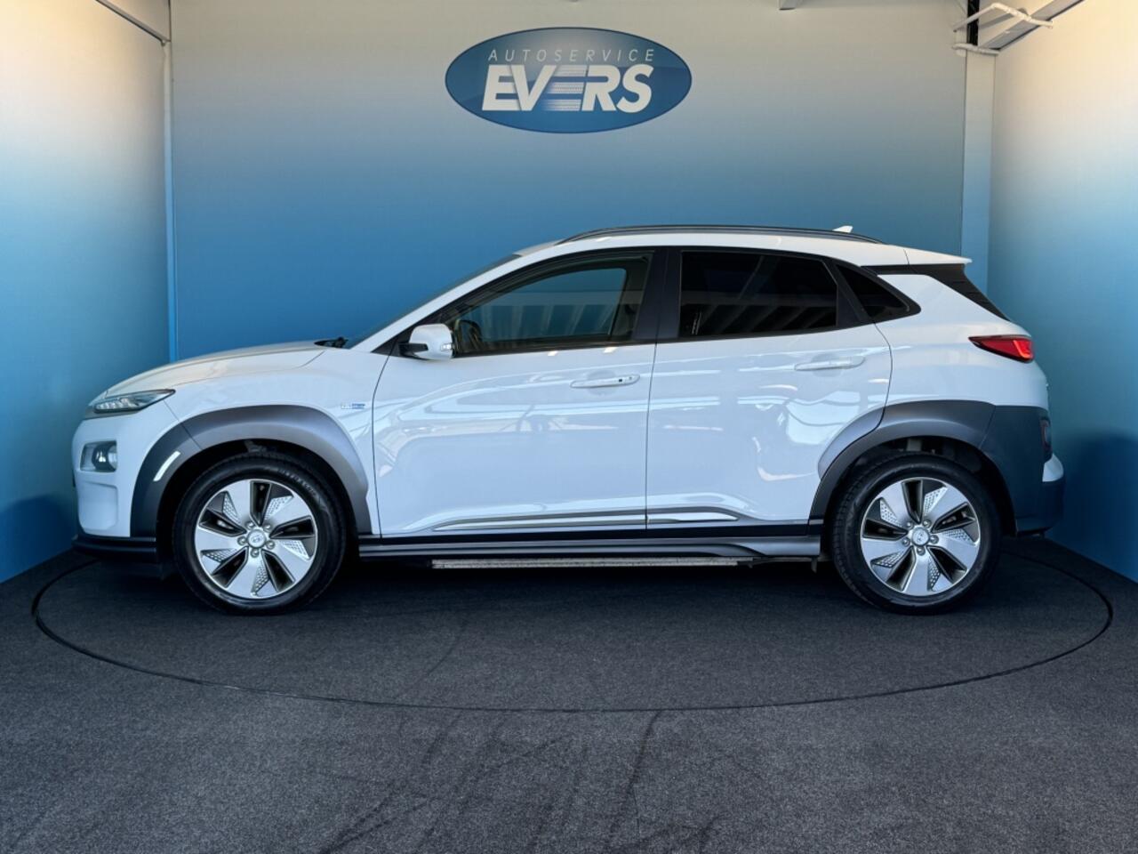 Hyundai Kona EV Premium 64 kWh