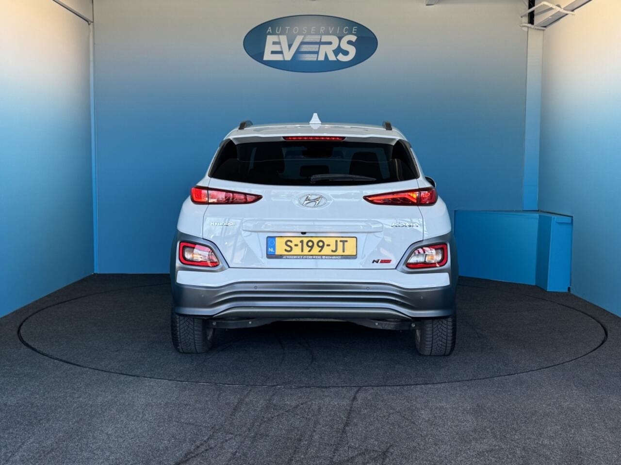 Hyundai Kona EV Premium 64 kWh