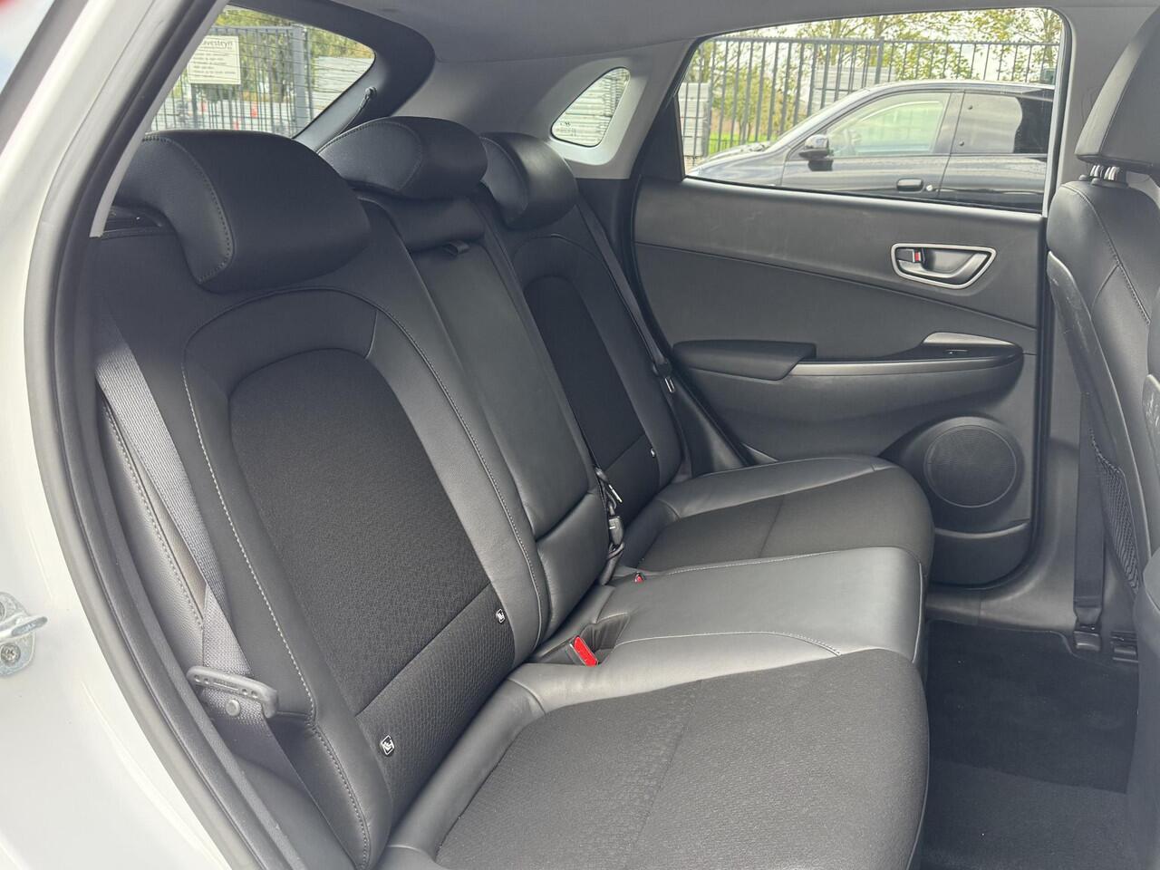 Hyundai Kona EV FASHION 64 kWh I 3 FASE I 100% SOH I P-CAMERA I APPLE CARPLAY I NAVIGATIE