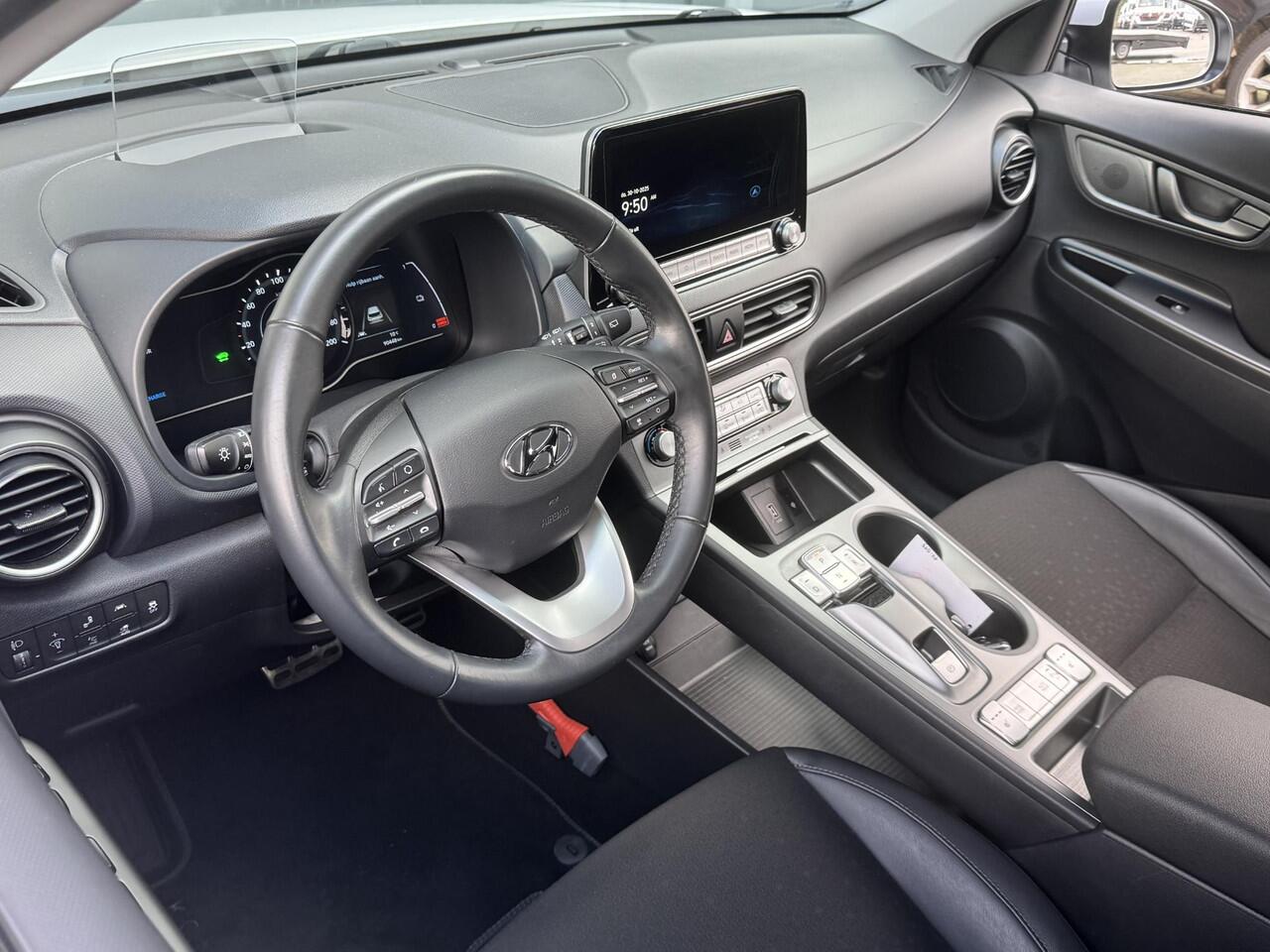 Hyundai Kona EV FASHION 64 kWh I 3 FASE I 100% SOH I P-CAMERA I APPLE CARPLAY I NAVIGATIE