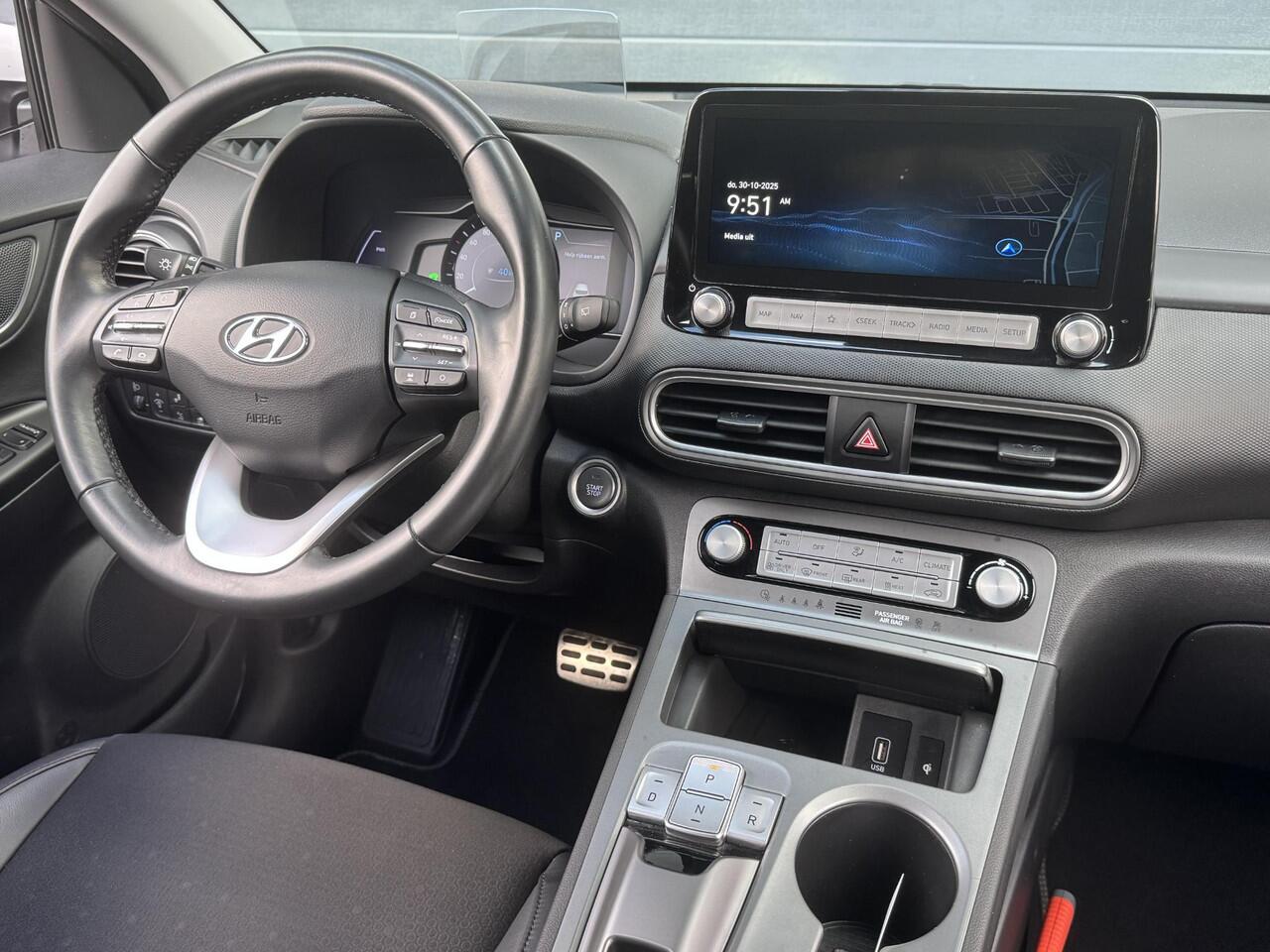 Hyundai Kona EV FASHION 64 kWh I 3 FASE I 100% SOH I P-CAMERA I APPLE CARPLAY I NAVIGATIE