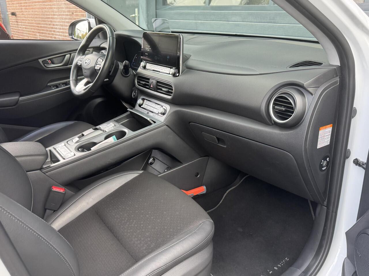 Hyundai Kona EV FASHION 64 kWh I 3 FASE I 100% SOH I P-CAMERA I APPLE CARPLAY I NAVIGATIE