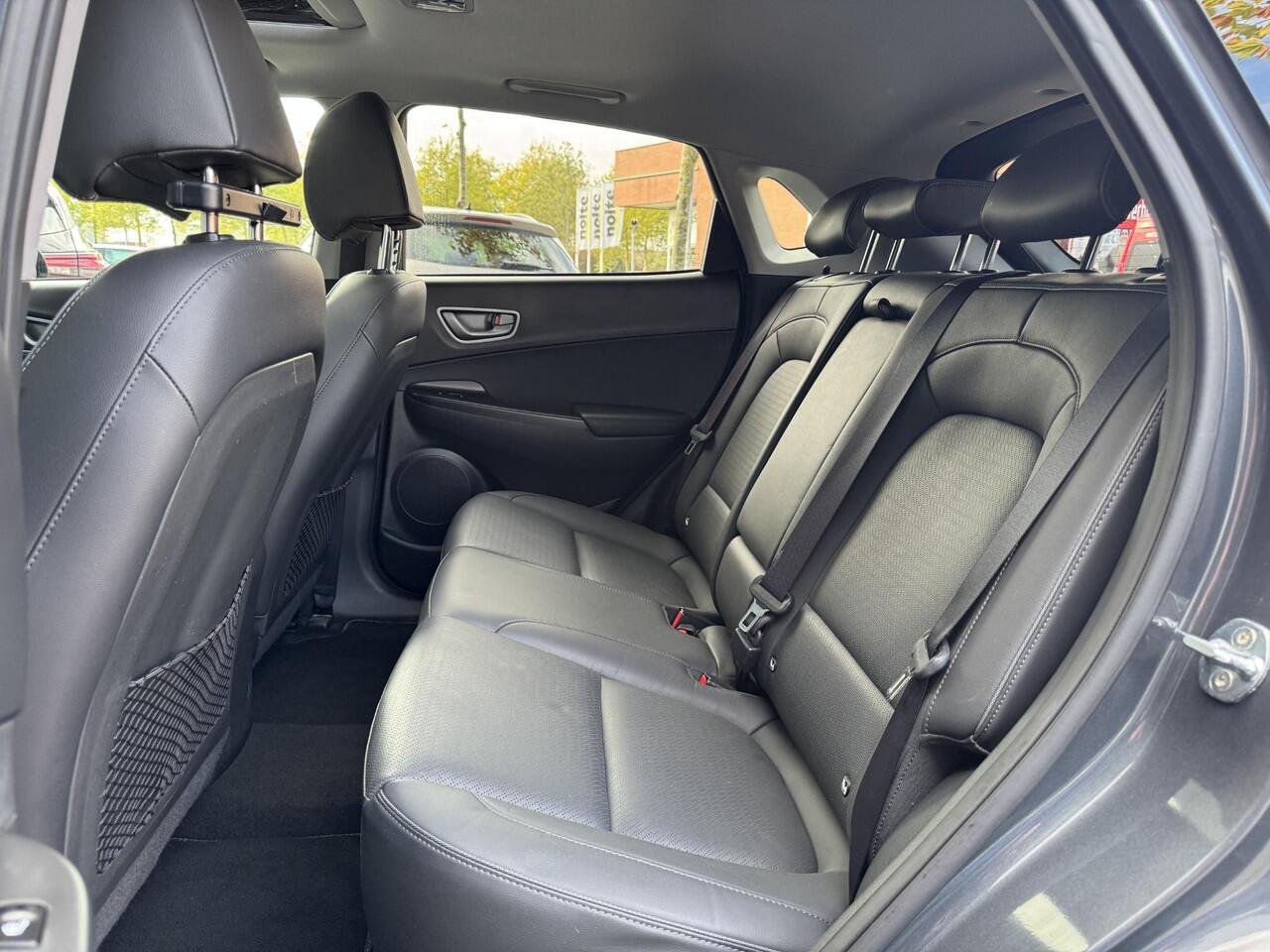 Hyundai Kona EV Premium 64 kWh SoH 97% 3-Fase Lader, Meest Luxe Uitvoering incl. Schuif-/Kanteldak!