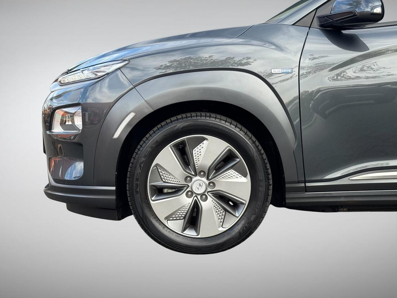 Hyundai Kona EV Premium 64 kWh SoH 97% 3-Fase Lader, Meest Luxe Uitvoering incl. Schuif-/Kanteldak!