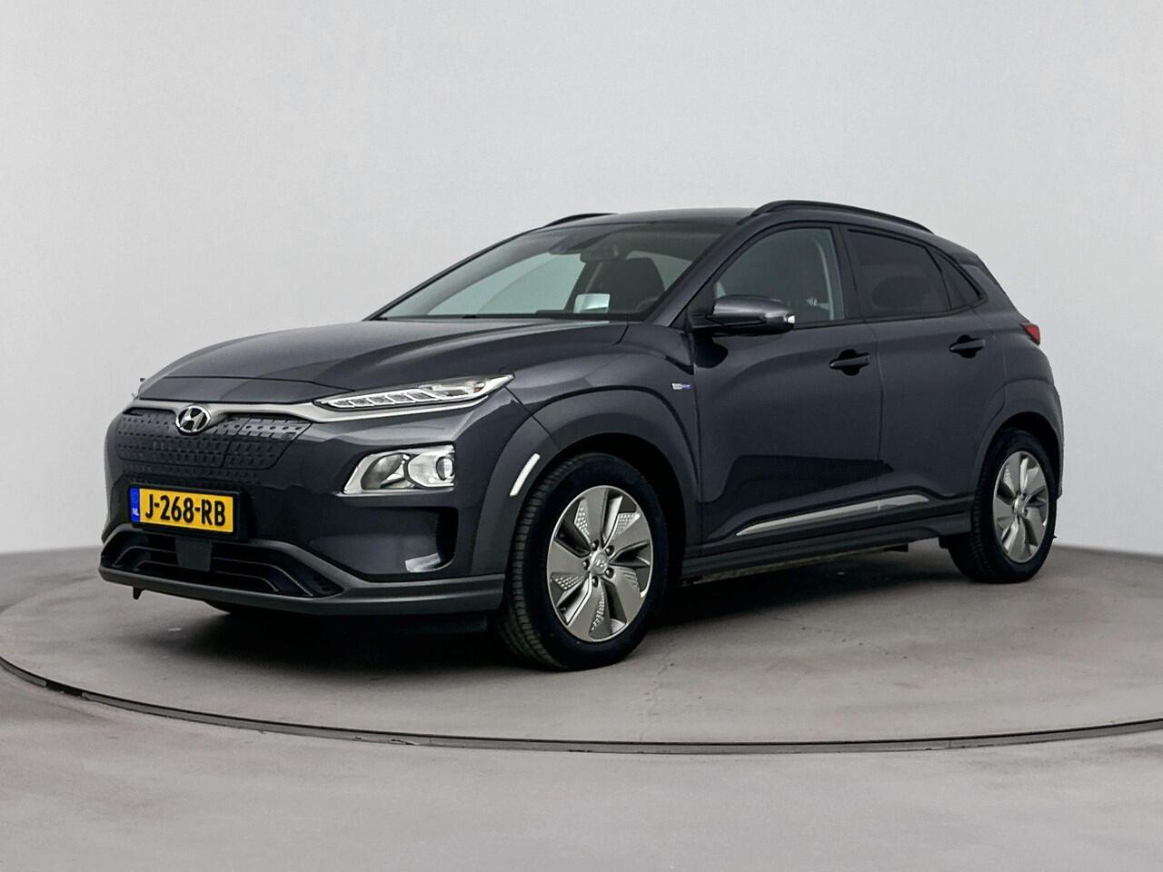 Hyundai Kona EV Fashion 64 kWh | Dodehoek detectie | Parkeersensoren achter en Camera | Warmtepomp | Soh 96,6% |