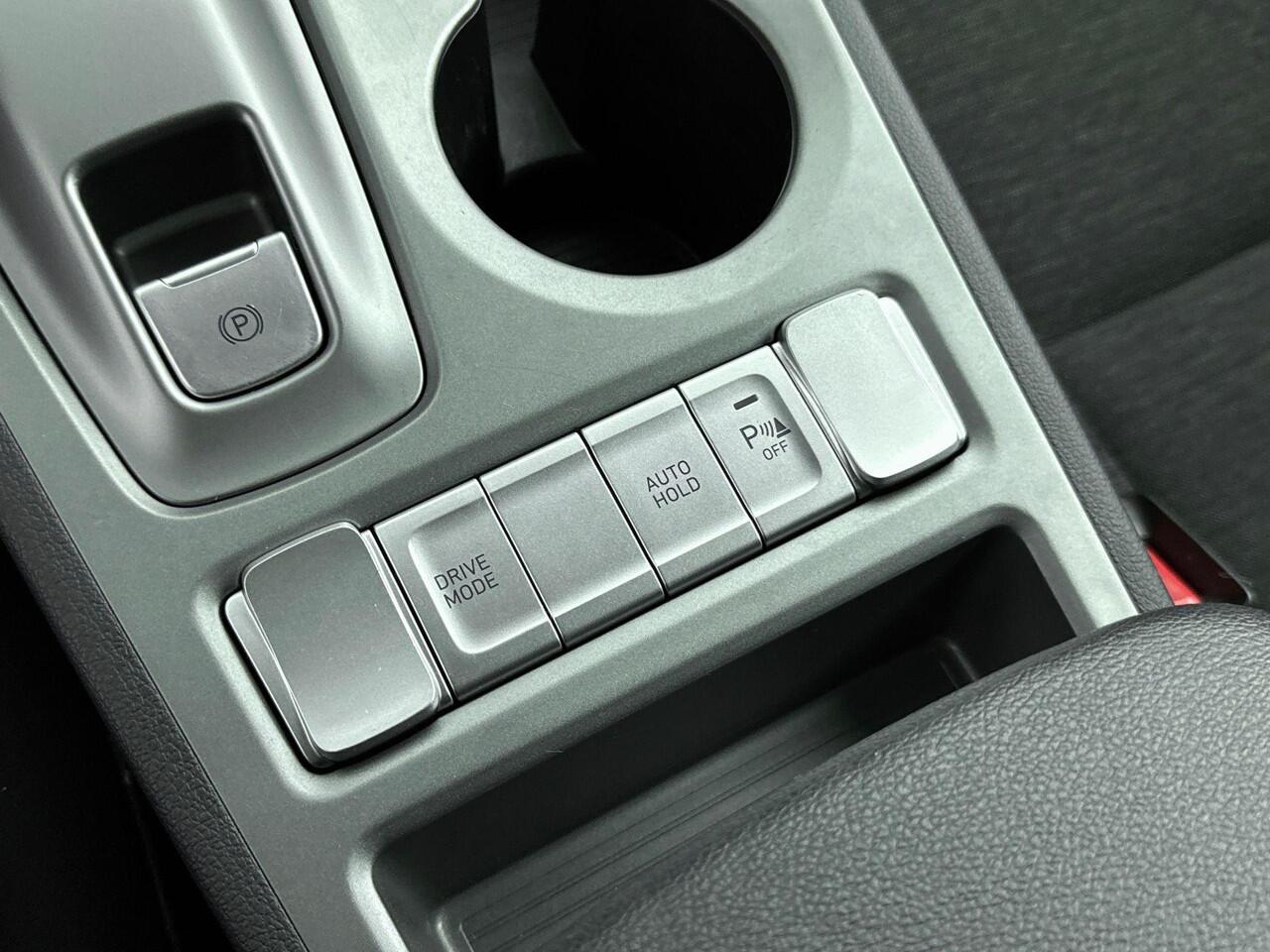 Hyundai Kona EV Fashion 64 kWh | Dodehoek detectie | Parkeersensoren achter en Camera | Warmtepomp | Soh 96,6% |