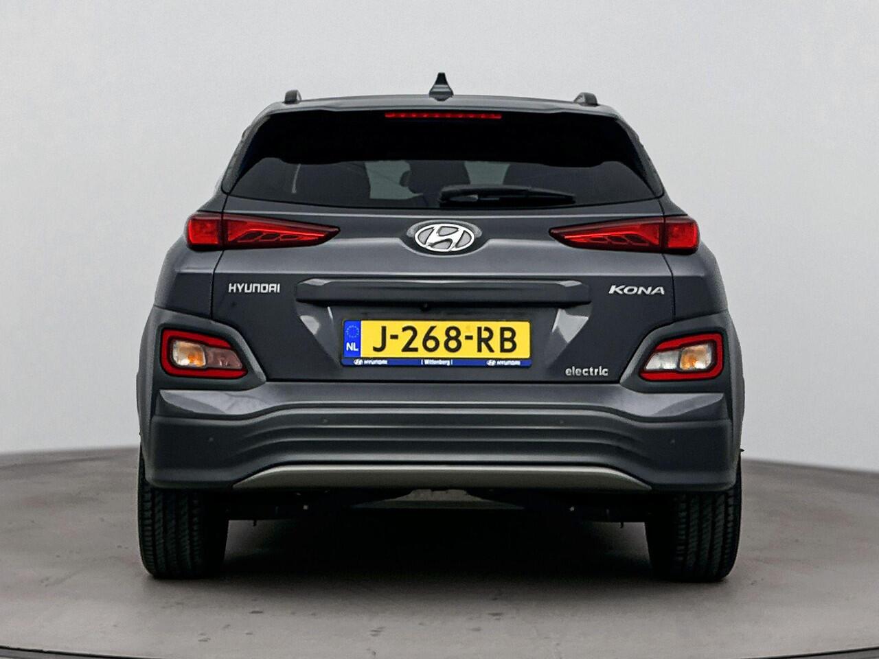 Hyundai Kona EV Fashion 64 kWh | Dodehoek detectie | Parkeersensoren achter en Camera | Warmtepomp | Soh 96,6% |