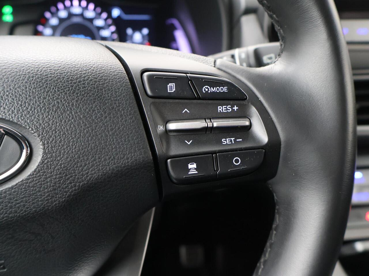 Hyundai Kona EV Fashion 64 kWh | 204 pk | SoH 100% | Adaptive cruise control | Head-up display | Achteruitrijcamera | Apple Carplay/Android Auto |