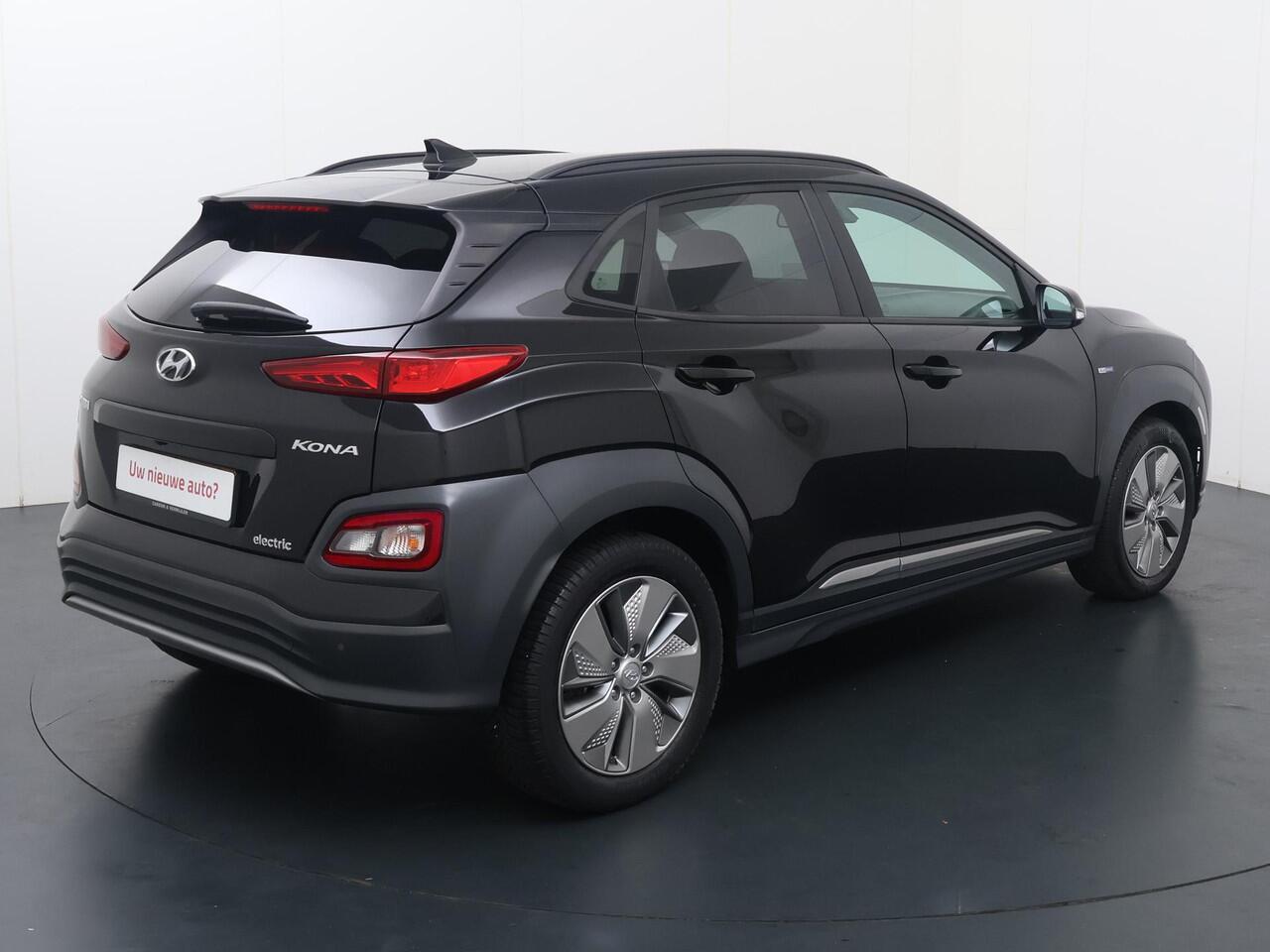 Hyundai Kona EV Fashion 64 kWh | 204 pk | SoH 100% | Adaptive cruise control | Head-up display | Achteruitrijcamera | Apple Carplay/Android Auto |
