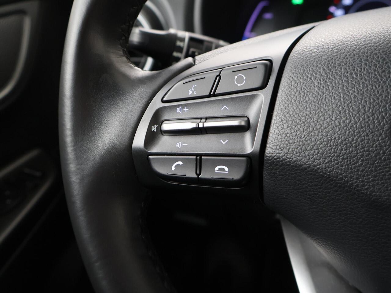 Hyundai Kona EV Fashion 64 kWh | 204 pk | SoH 100% | Adaptive cruise control | Head-up display | Achteruitrijcamera | Apple Carplay/Android Auto |