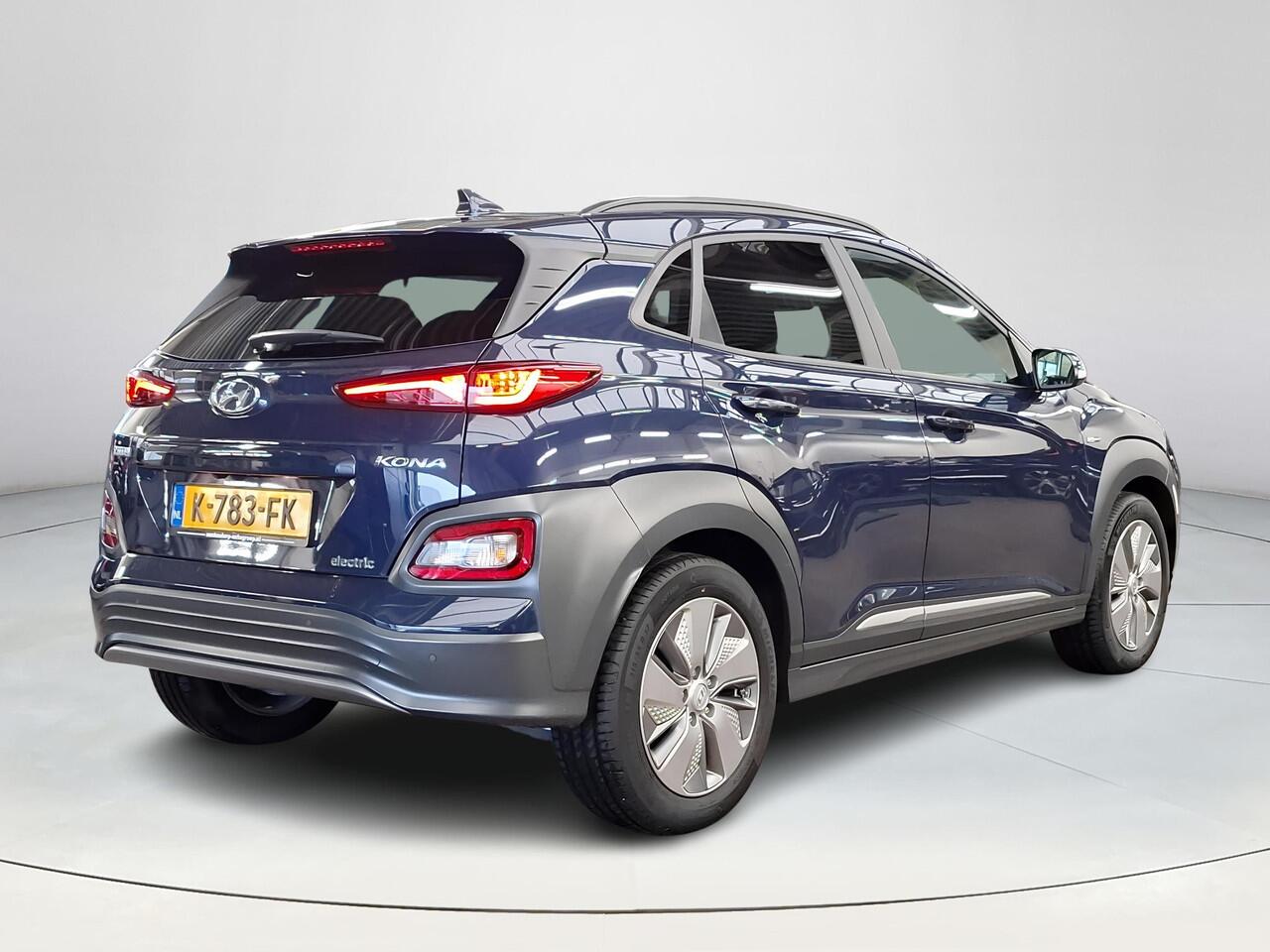 Hyundai Kona EV Fashion 64 kWh | Apple Carplay/Android Auto | Head-up display | Lichtmetalen velgen | Climate control | Achteruitrijcamera |