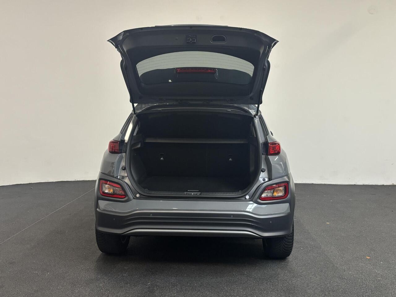 Hyundai Kona EV Comfort Navigatie Climate control Cruise control Camera