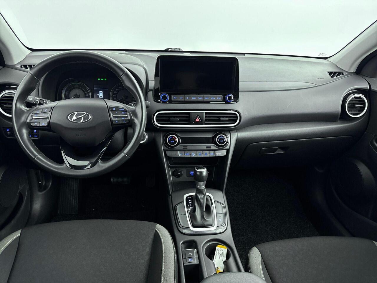 Hyundai Kona 1.6 GDI HEV Comfort | Trekhaak | Navigatie met Apple Carplay/Android Auto | Achteruitrijcamera | All Season Banden |